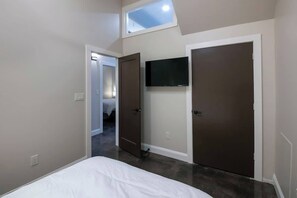 3 habitaciones, tabla de planchar con plancha, cuna de viaje y wifi 