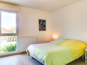 3 slaapkamers, reisbedje, wifi (toeslag), beddengoed