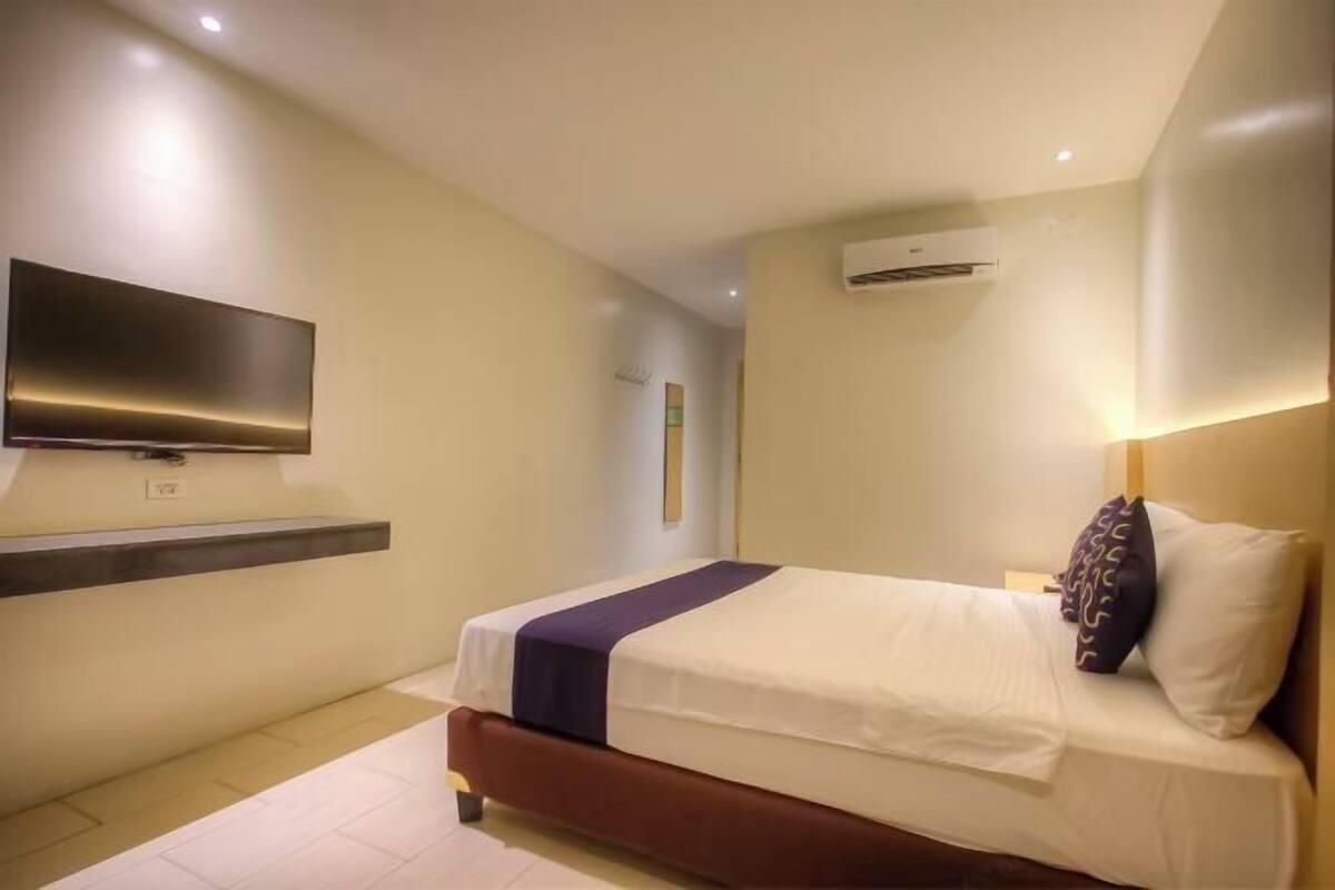 Laptop workspace, free WiFi, bed sheets