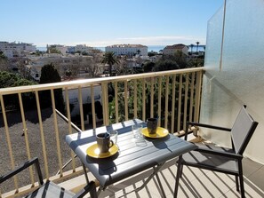 Outdoor dining - Cosy apartment for 2 guests with WIFI, TV and terrace (Cannes)