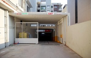 Property entrance - HOTEL THE PARKER INN By KBNT GROUP (Surat)