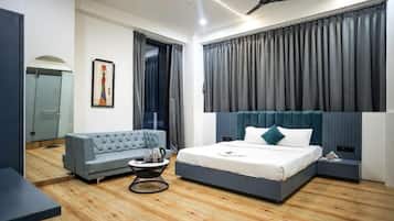 Honeymoon Room | Bathroom | Free toiletries, slippers
