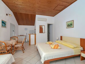 1 bedroom, free WiFi - Cosy apartment for 2 people with A/C, WIFI, TV and terrace (Pokrivenik)