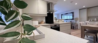 2 Bed Ground floor flat with garden