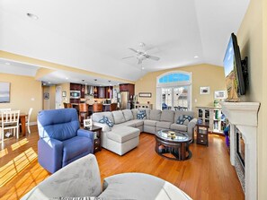 Smart TV, fireplace, DVD player, ping pong - SPECTACULAR 6 BEDROOM HOME ON THE OCEANBLOCK IN BEACH HAVEN!!! HOT TUB!!! (Beach Haven)