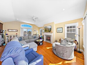 Smart TV, fireplace, DVD player, ping pong