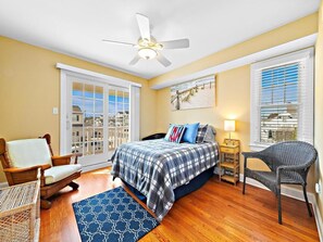 6 bedrooms, iron/ironing board, free WiFi - SPECTACULAR 6 BEDROOM HOME ON THE OCEANBLOCK IN BEACH HAVEN!!! HOT TUB!!! (Beach Haven)