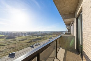 Property grounds - Spacious apartment with garage and sea view (Middelkerke)