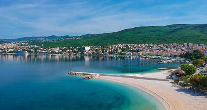 Schönes Ferienhaus für 4 Personen mit W-LAN, Klimaanlage, TV und Terrasse