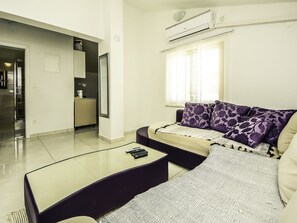 TV - Nice apartment for 6 people with A/C, WIFI, TV and terrace (Zadar)