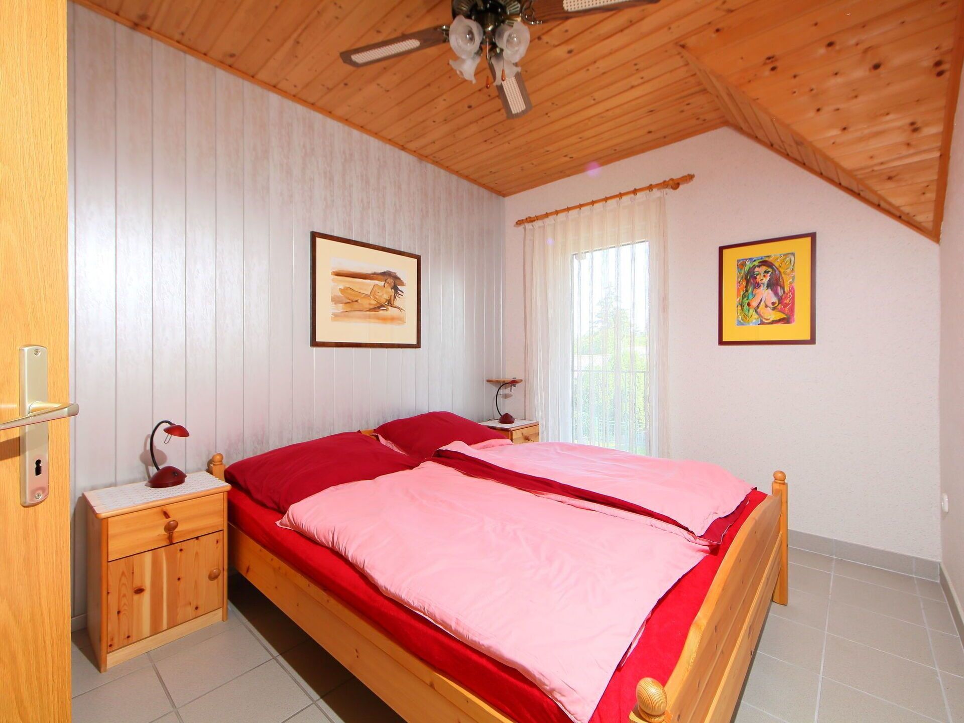 3 bedrooms, travel crib, free WiFi, bed sheets