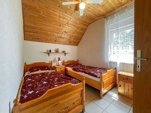 3 bedrooms, travel crib, free WiFi, bed sheets