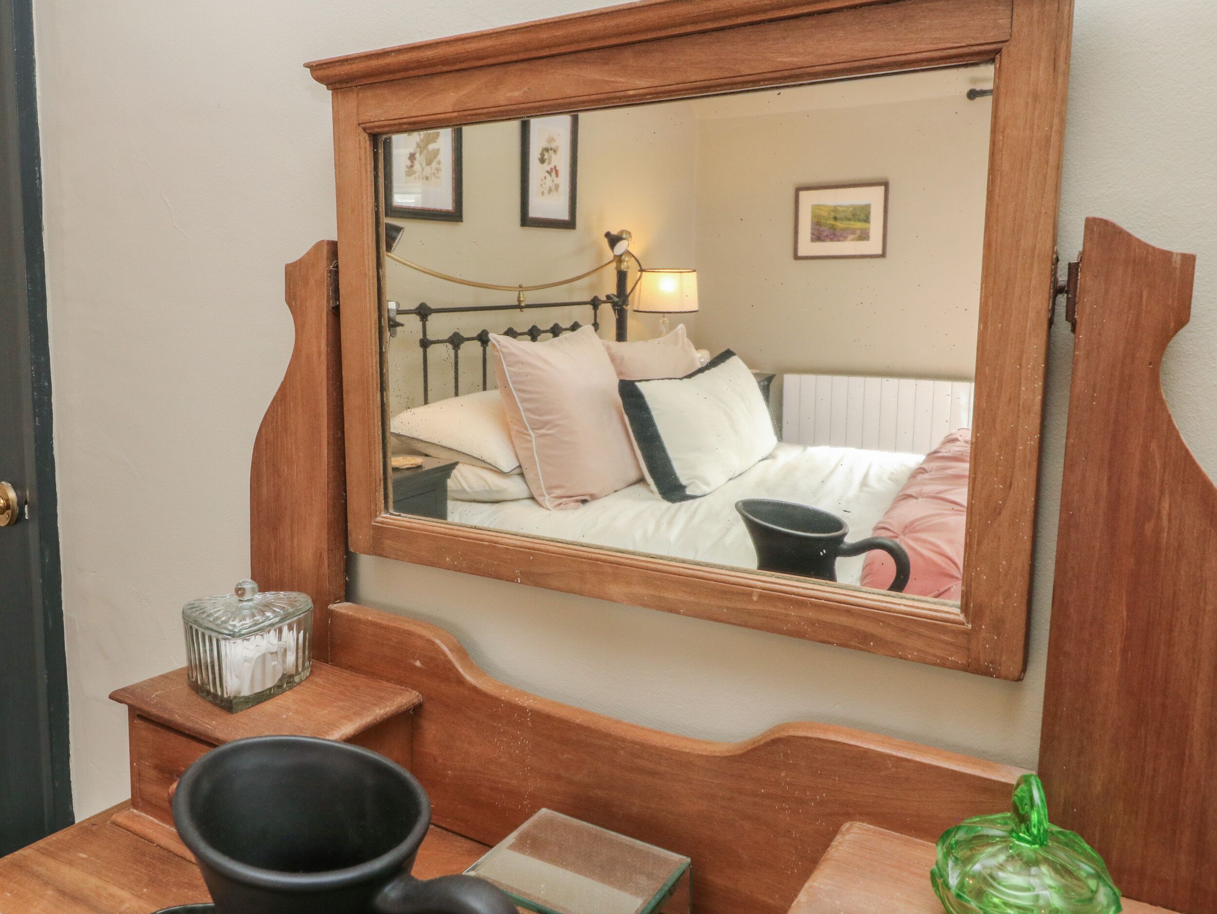 2 bedrooms, individually decorated, individually furnished, free WiFi