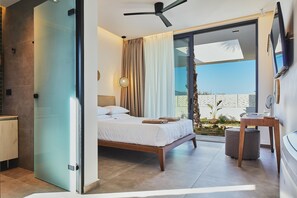 5 soverom, skrivebord, strykejern/-brett og reiseseng for barn