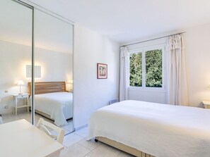 2 Schlafzimmer, Reisekinderbett, WLAN, Bettwäsche