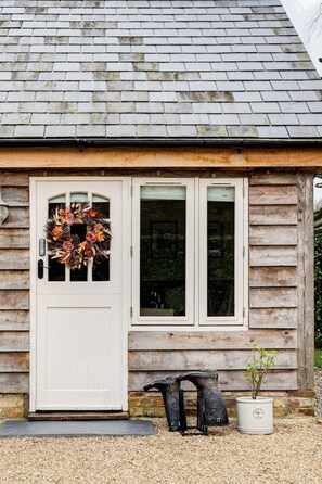 Exterior - Luxury country hideaway, hot tub, dog friendly. (Whitchurch, Shropshire)