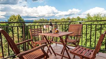 屋外ダイニングエリア