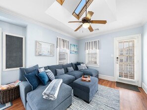 TV - 4602 Central Avenue, Sea Isle City - Top Floor! (Sea Isle City)