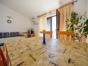 Interior - Nice apartment for 4 guests with A/C, WIFI, TV and terrace (Zadar)