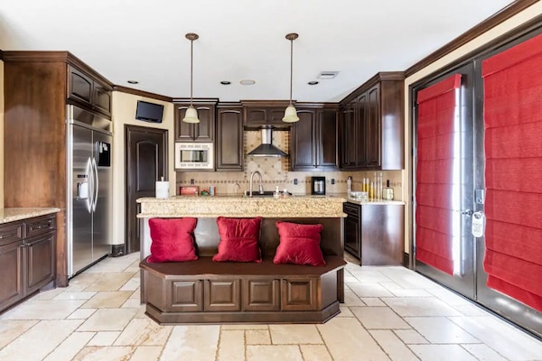 Luxury-Villa | Eigene Küche | Großer Kühlschrank, Mikrowelle, Ofen, Herdplatte