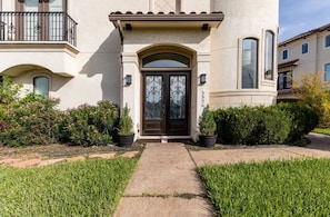 Front of property - BIZI near Galleria Mall (Houston)