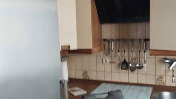 Basic-Apartment | Eigene Küche | Mikrowelle, Ofen, Toaster, Kochgeschirr/Geschirr/Besteck