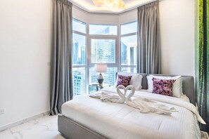 4 slaapkamers, een bureau, een strijkplank/strijkijzer, wifi