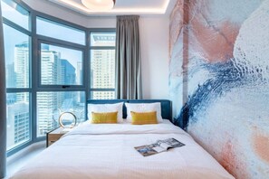 4 bedrooms, desk, iron/ironing board, WiFi - Elegant Marina Apartment | 4BR, Balcony, Pool, Near Beach (Dubai)