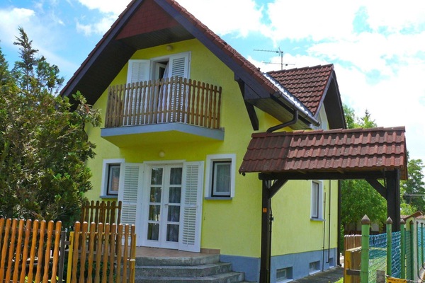 Nuage, Ciel, Bâtiment, Propriété, Plante, Fenêtre, Maison, Bois, Arbre, Chalet