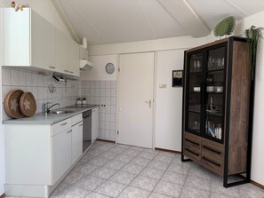 Fridge, oven, dishwasher, coffee/tea maker