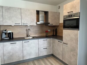 Refrigerador, horno, parrilla de estufa y lavavajillas 