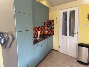 Fridge, dishwasher, coffee/tea maker, electric kettle