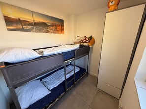 4 bedrooms, free WiFi - 4 bedroom accommodation in Julianadorp aan Zee (Julianadorp aan Zee)