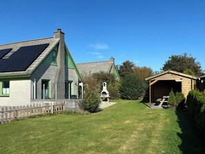 Property grounds - 4 bedroom accommodation in Julianadorp aan Zee (Julianadorp aan Zee)