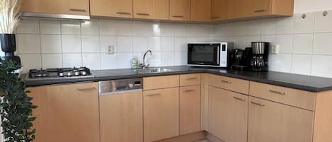 Réfrigérateur, lave-vaisselle, cafetiÚre/bouilloire