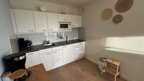 Fridge, stovetop, dishwasher, coffee/tea maker