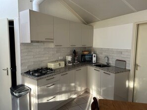 Kühlschrank, Ofen, Herdplatte, Geschirrspüler