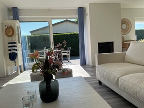 Living area - 3 bedroom accommodation in Julianadorp (Julianadorp)