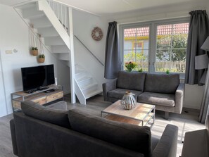 Living area - 3 bedroom accommodation in Julianadorp aan Zee (Julianadorp aan Zee)