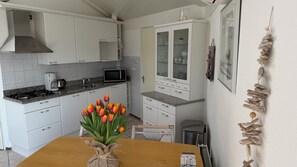 冷蔵庫、食器洗い機、コーヒー / ティーメーカー、電気ポット