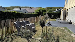 Outdoor dining - 3 bedroom accommodation in Julianadorp aan Zee (Julianadorp aan Zee)