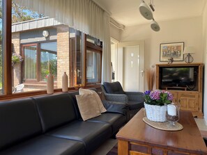 Living area - 2 bedroom accommodation in Julianadorp aan Zee (Julianadorp aan Zee)