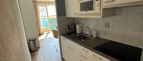 Surface de cuisson, lave-vaisselle, cafetiÚre-théiÚre