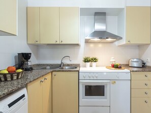 Microwave, toaster, high chair - Wonderful private villa for 4 guests with WIFI, A/C, TV, patio and pets allowed (Deltebre)