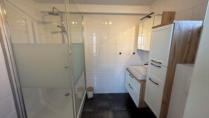 Bathroom - 3 bedroom accommodation in Julianadorp (Julianadorp)