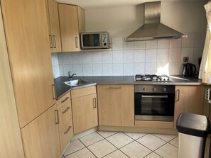 Fridge, dishwasher, coffee/tea maker, electric kettle