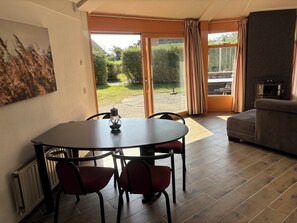 Dining - 2 bedroom accommodation in Julianadorp aan Zee (Julianadorp aan Zee)