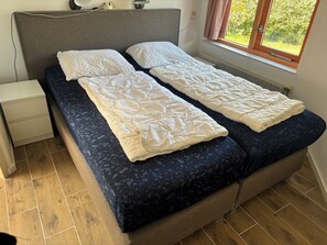 2 室のベッドルーム、WiFi (無料)、車椅子でアクセスできる設備