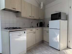 Fridge, stovetop, dishwasher, coffee/tea maker