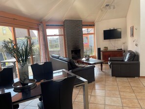 Living area - 3 bedroom accommodation in Julianadorp aan Zee (Julianadorp aan Zee)